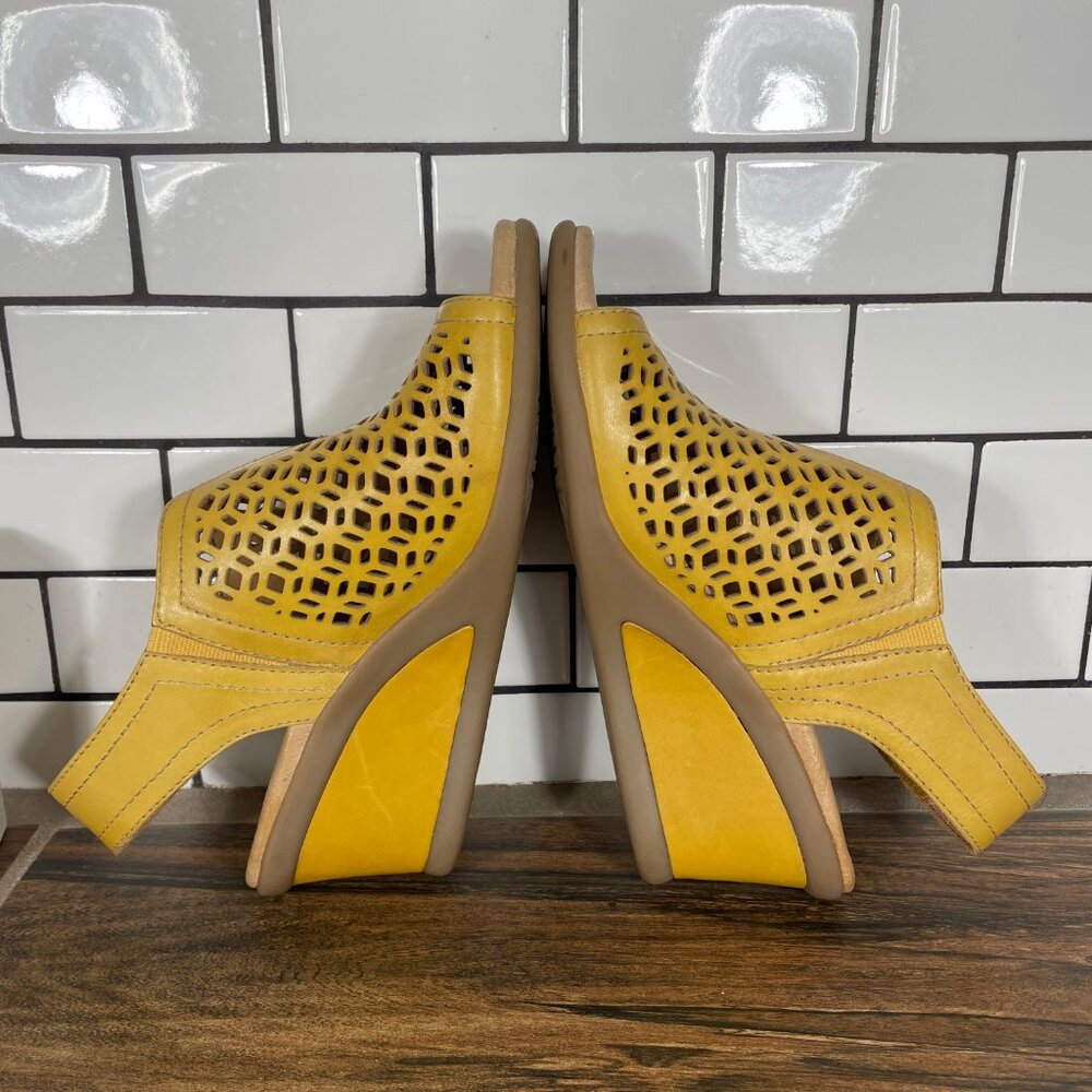 Earth Cascade Womens Size 7.5 Shoes Yellow Leather Peep Toe Slingback Sandal - Picture 6 of 15